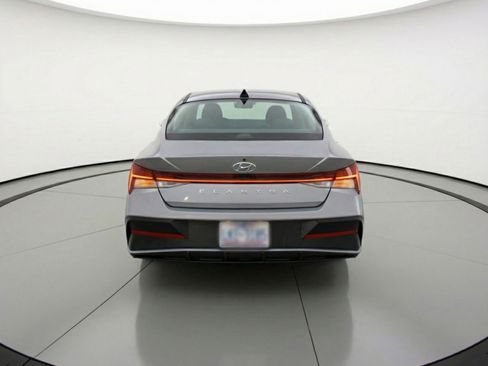 Used 2025 Hyundai Elantra SEL FWD image 7