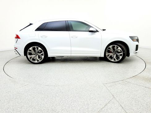 Used 2022 Audi RS Q8 w/ Luxury Package image 5