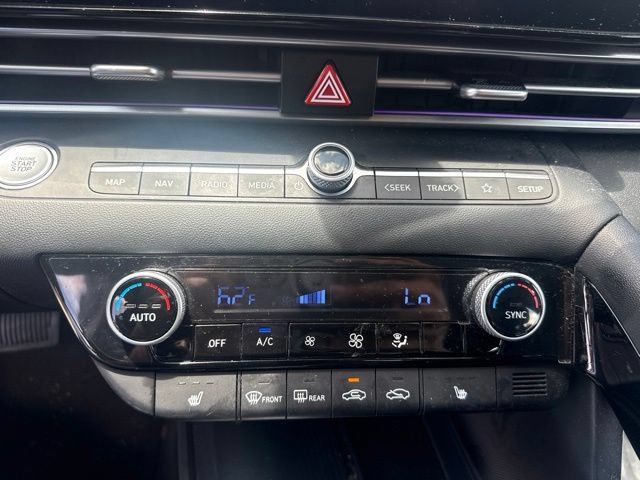 Certified 2024 Hyundai Elantra SEL w/ Convenience Package FWD image 17