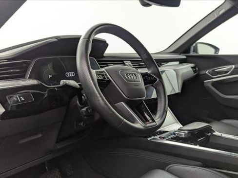 Used 2022 Audi e-tron S Premium Plus image 23