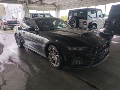 Used 2024 Ford Mustang GT Premium image 2