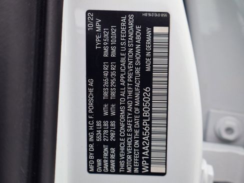 Certified 2023 Porsche Macan image 29