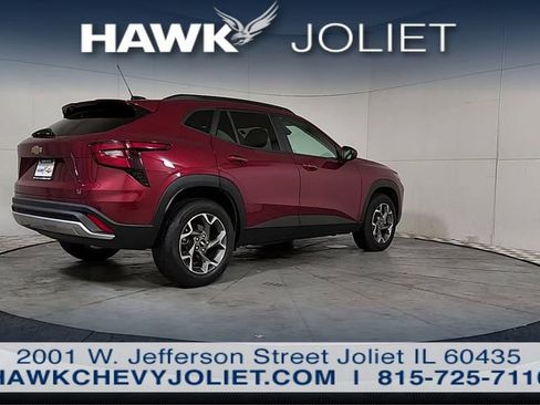 Used 2025 Chevrolet Trax LT w/ LT Convenience Package FWD image 7