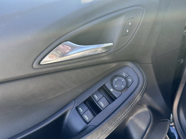Used 2023 Buick Encore GX Select AWD/4WD image 18