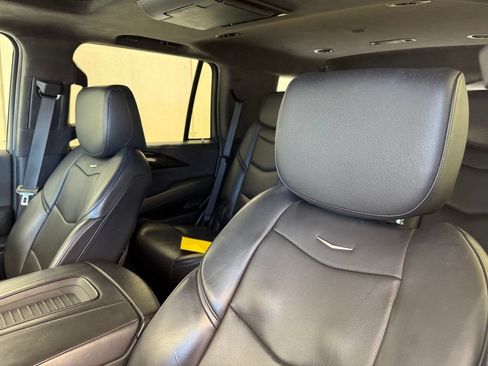 Used 2018 Cadillac Escalade Platinum AWD/4WD image 13