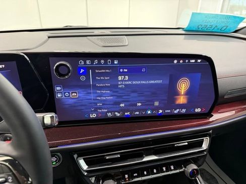 Used 2024 Chevrolet Traverse RS image 29