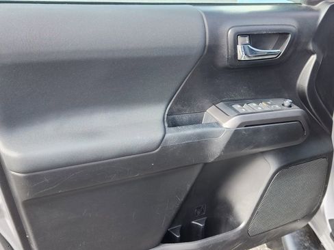 Used 2021 Toyota Tacoma TRD Sport w/ Technology Package image 6