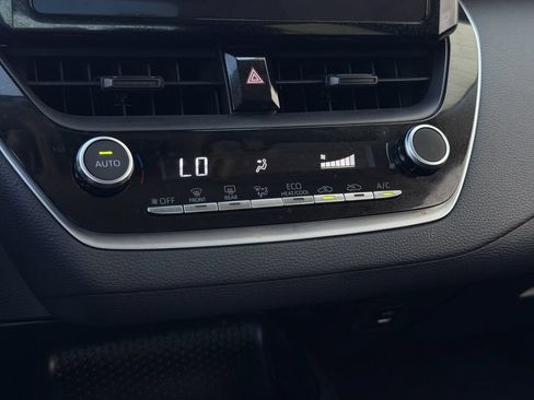 Used 2025 Toyota Corolla LE FWD image 20