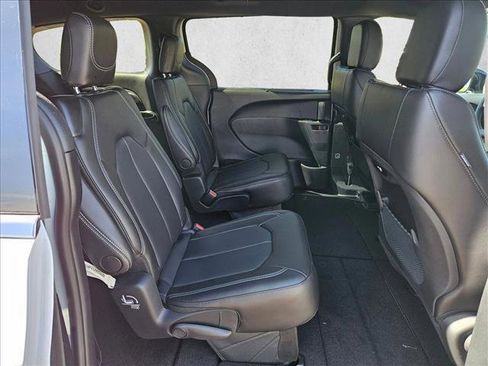 New 2026 Chrysler Pacifica Select FWD image 16