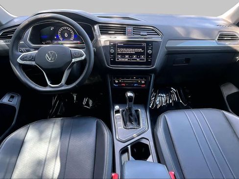 Used 2024 Volkswagen Tiguan SE FWD image 16