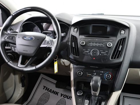 Used 2017 Ford Focus SE w/ Cold Weather Package image 8