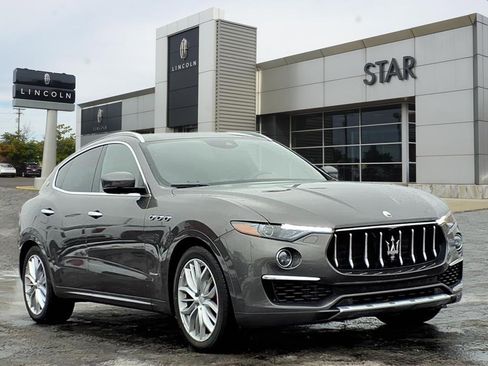 Used 2019 Maserati Levante GranLusso image 1