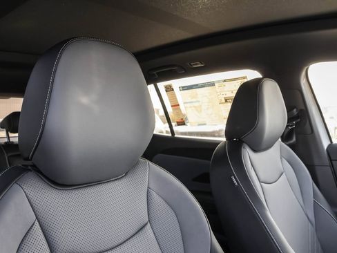 New 2025 Volkswagen Tiguan SE R-Line image 41