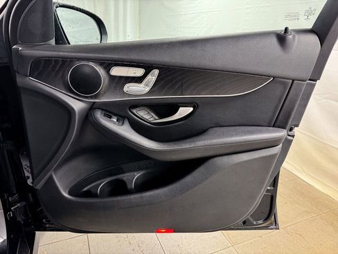 Used 2018 Mercedes-Benz GLC 300 4MATIC w/ Premium Package image 18