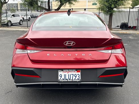Used 2024 Hyundai Elantra SEL FWD image 8