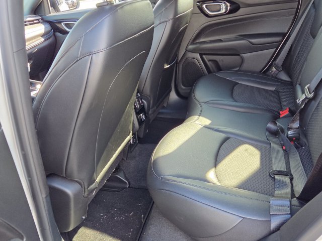 Used 2026 Jeep Compass Latitude AWD/4WD image 8