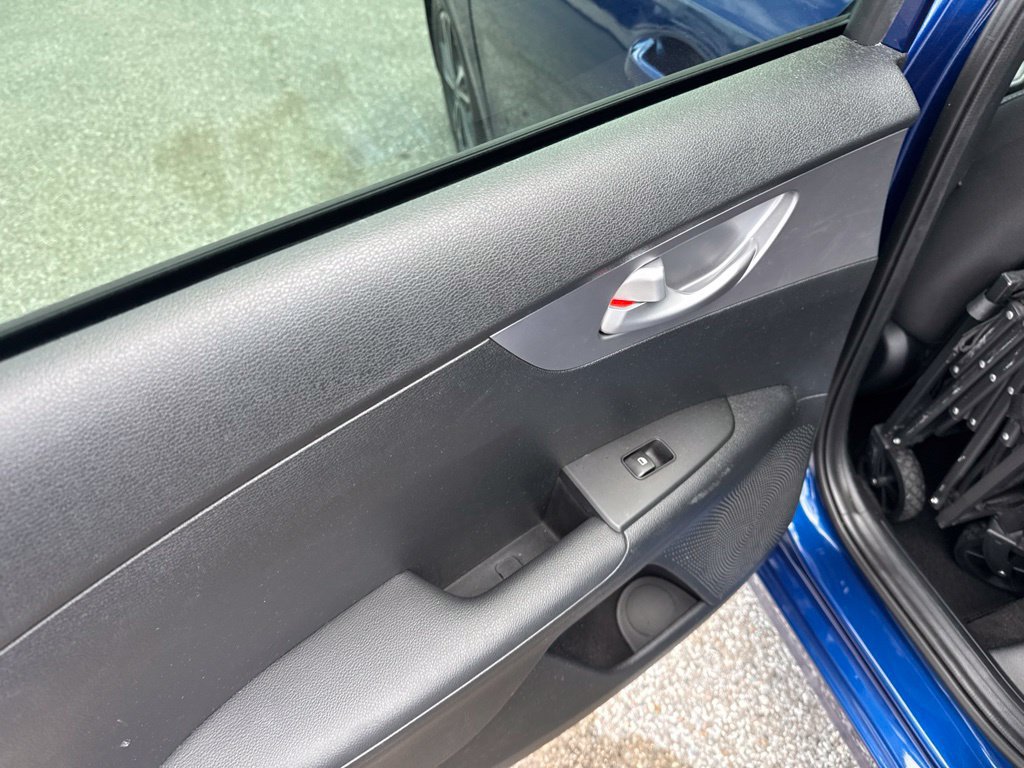 Used 2022 Kia Forte LXS FWD image 8