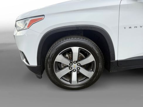 Used 2020 Chevrolet Traverse LT w/ LT Premium Package image 9
