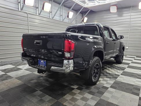 Used 2021 Toyota Tacoma SR5 AWD/4WD image 5