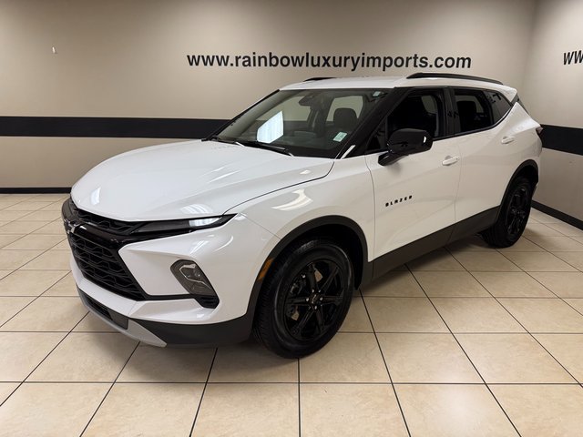 Used 2024 Chevrolet Blazer LT w/ Midnight/Sport Edition FWD image 3