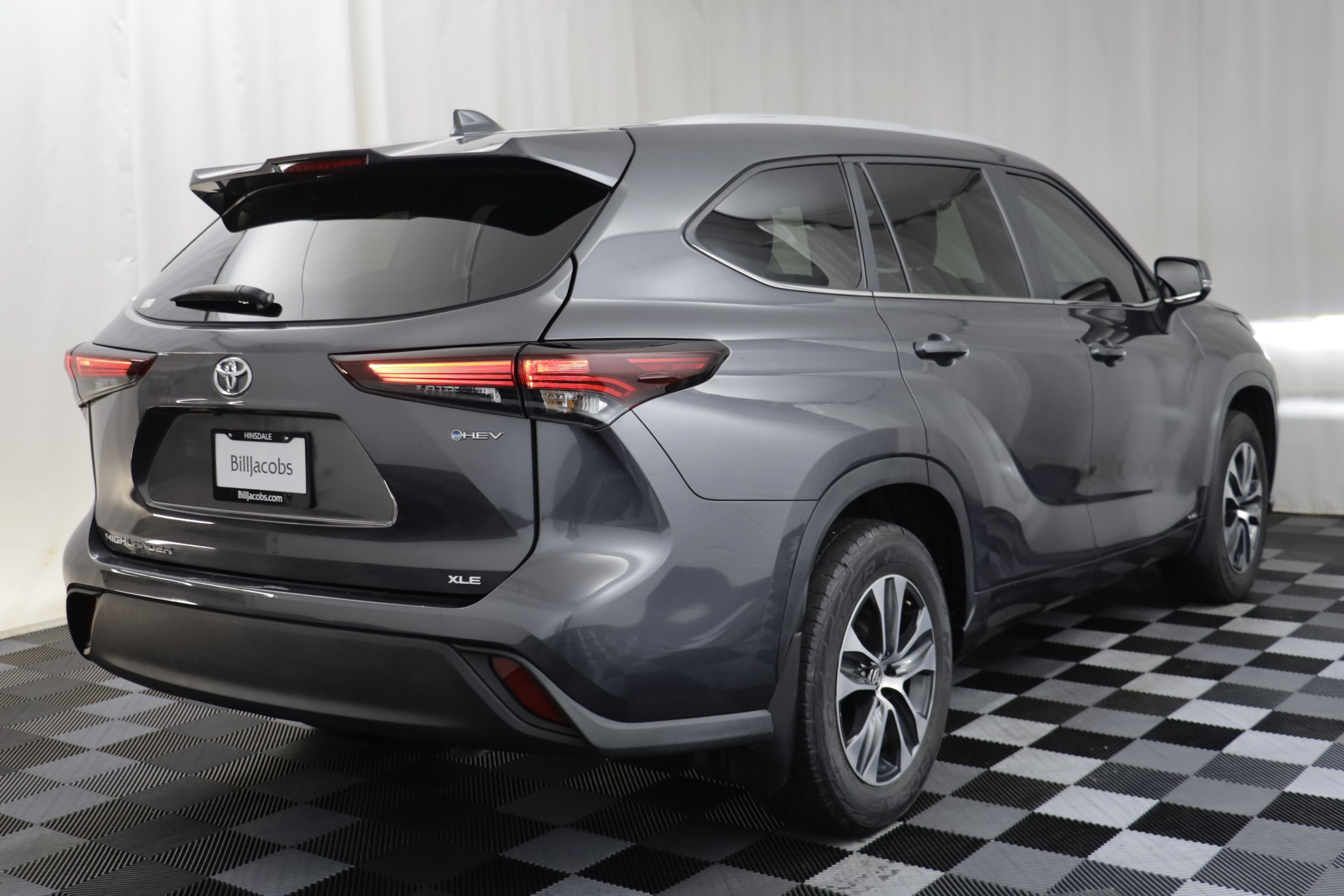 Used 2025 Toyota Highlander XLE AWD/4WD image 18