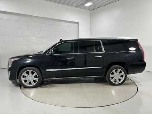 Used 2019 Cadillac Escalade ESV Premium Luxury AWD/4WD image 22