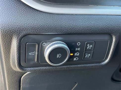 Used 2022 Ford Explorer XLT w/ Equipment Group 202A image 20