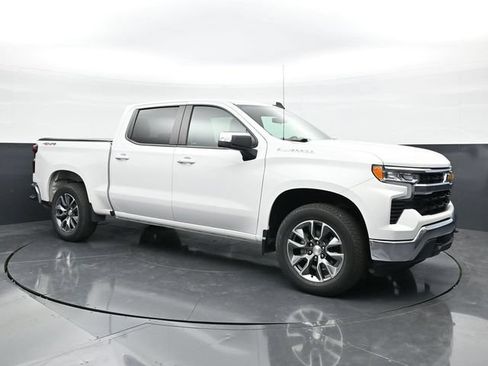 Used 2024 Chevrolet Silverado 1500 LT AWD/4WD image 3
