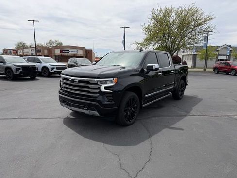 Used 2025 Chevrolet Silverado 1500 High Country image 3