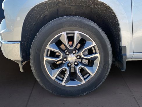 Used 2022 Chevrolet Silverado 1500 LT AWD/4WD image 33