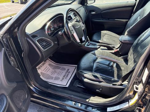 Used 2013 Chrysler 200 Limited image 5