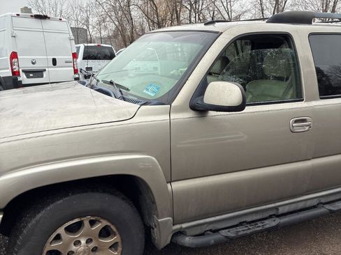 Used 2002 Chevrolet Suburban Z71 image 4