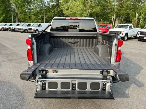 Used 2025 Chevrolet Silverado 1500 High Country w/ High Country Premium Package AWD/4WD image 8