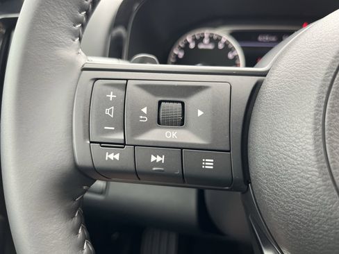 New 2025 Nissan Pathfinder SV w/ SV Premium Package image 23