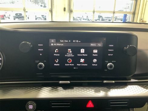 Used 2024 Kia Carnival LX image 21