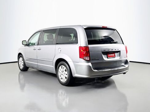 Used 2017 Dodge Grand Caravan SE image 3