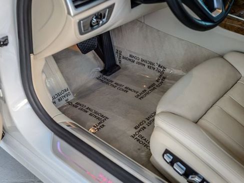 Used 2018 BMW 740i image 42