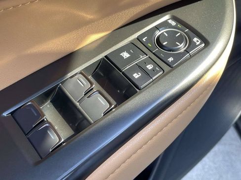 Used 2025 Lexus NX 250 FWD w/ Towing Package (2000 Lbs) image 25