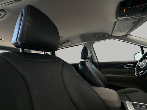 Used 2026 Kia Carnival LXS FWD image 19