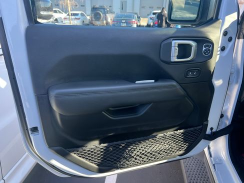 Used 2020 Jeep Wrangler Unlimited Sahara AWD/4WD image 14