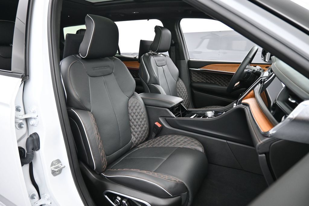 Used 2025 Jeep Grand Cherokee L Summit AWD/4WD image 35