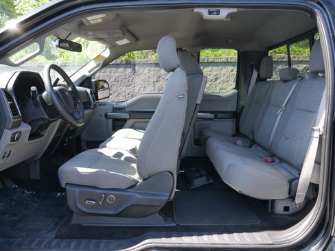 Used 2018 Ford F150 XLT w/ Equipment Group 302A Luxury AWD/4WD image 16