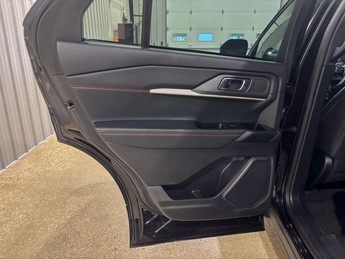 Used 2025 Ford Explorer ST-Line w/ ST-Line Street Pack image 25