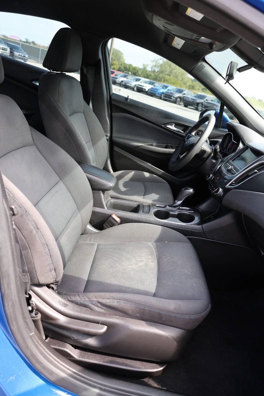 Used 2019 Chevrolet Cruze LT w/ Convenience Package FWD image 15