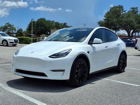 Used 2024 Tesla Model Y Long Range AWD/4WD image 3