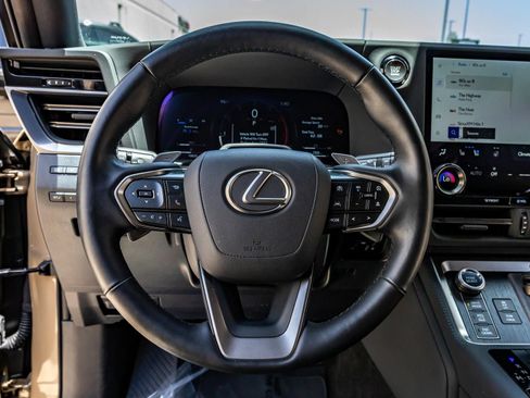 Used 2024 Lexus GX 550 AWD/4WD image 12