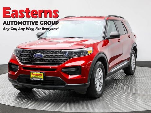 Used 2021 Ford Explorer XLT image 1