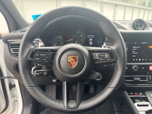 Certified 2026 Porsche Macan AWD/4WD image 12