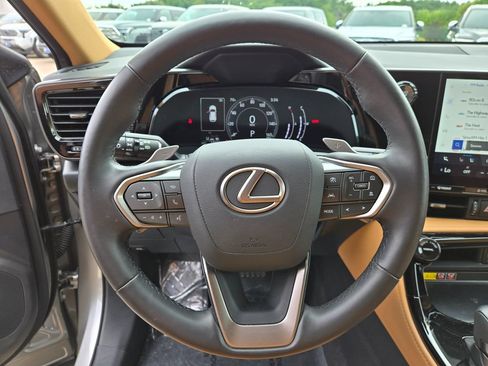 Used 2024 Lexus NX 250 FWD image 19