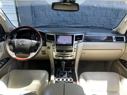 Used 2013 Lexus LX 570 4WD w/ Luxury Pkg image 22